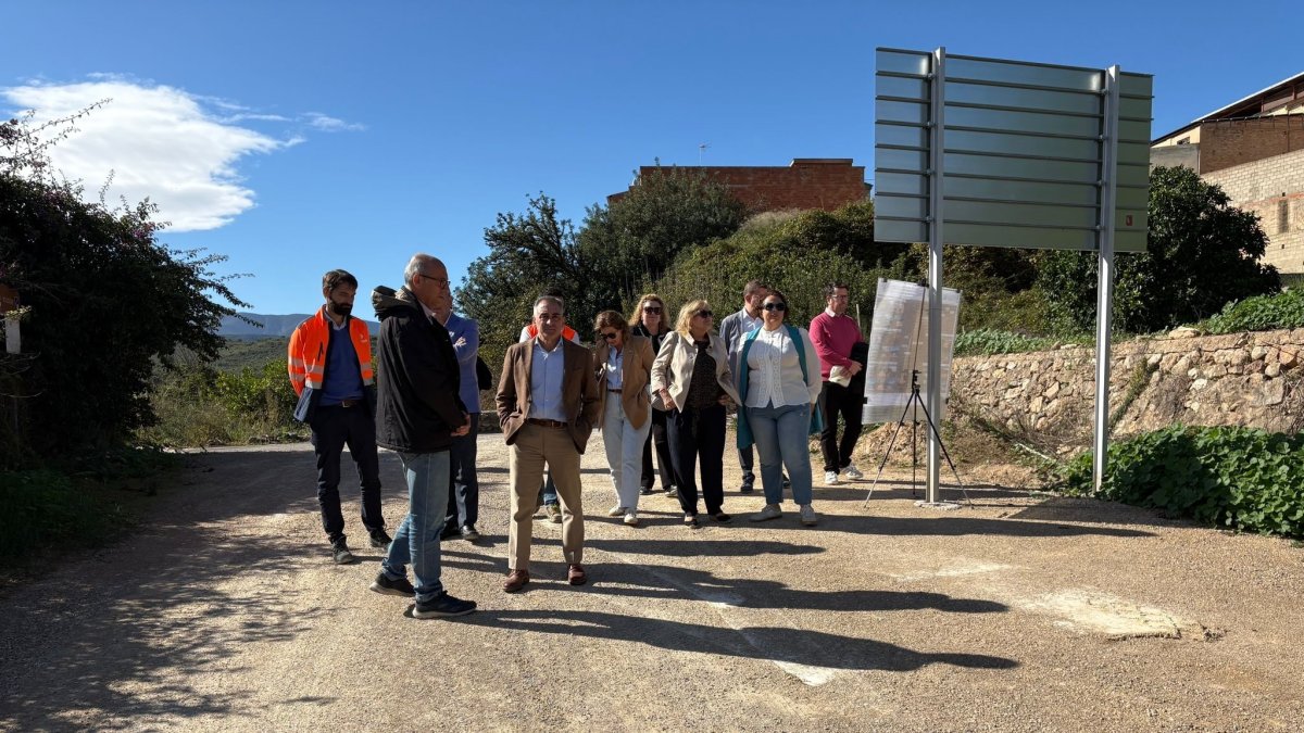 El conseller de Agricultura, Miguel Barrachina, visita actuaciones de reparación de caminos rurales