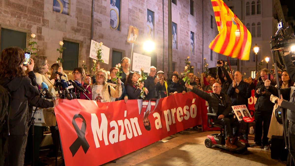 Pancarta con le lema 'Mazón a presó' en la concentarción celebrada este domingo en València
EUROPA PRESS
09/11/2025