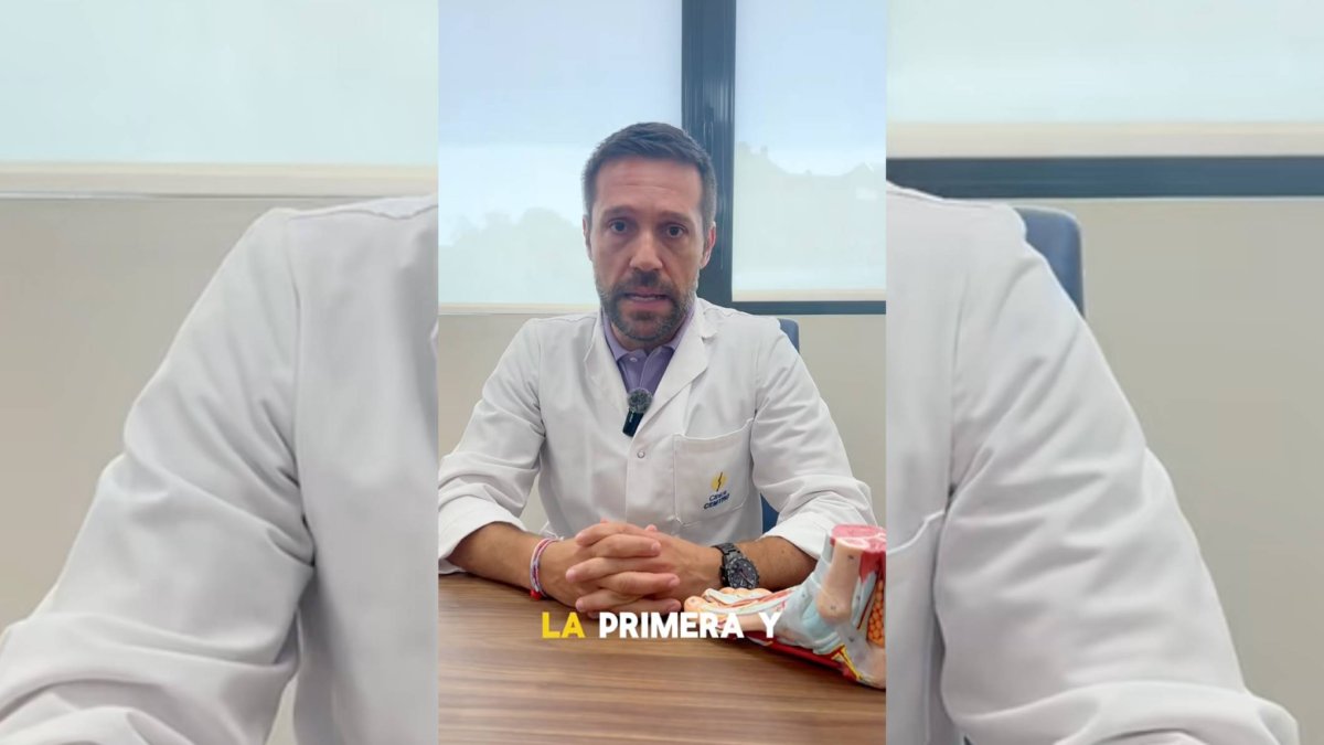Rubén Sánchez, podólogo en Clínica CEMTRO, advierte que el barefoot transmite el impacto directamente a la estructura ósea y ligamentosa del pie.
