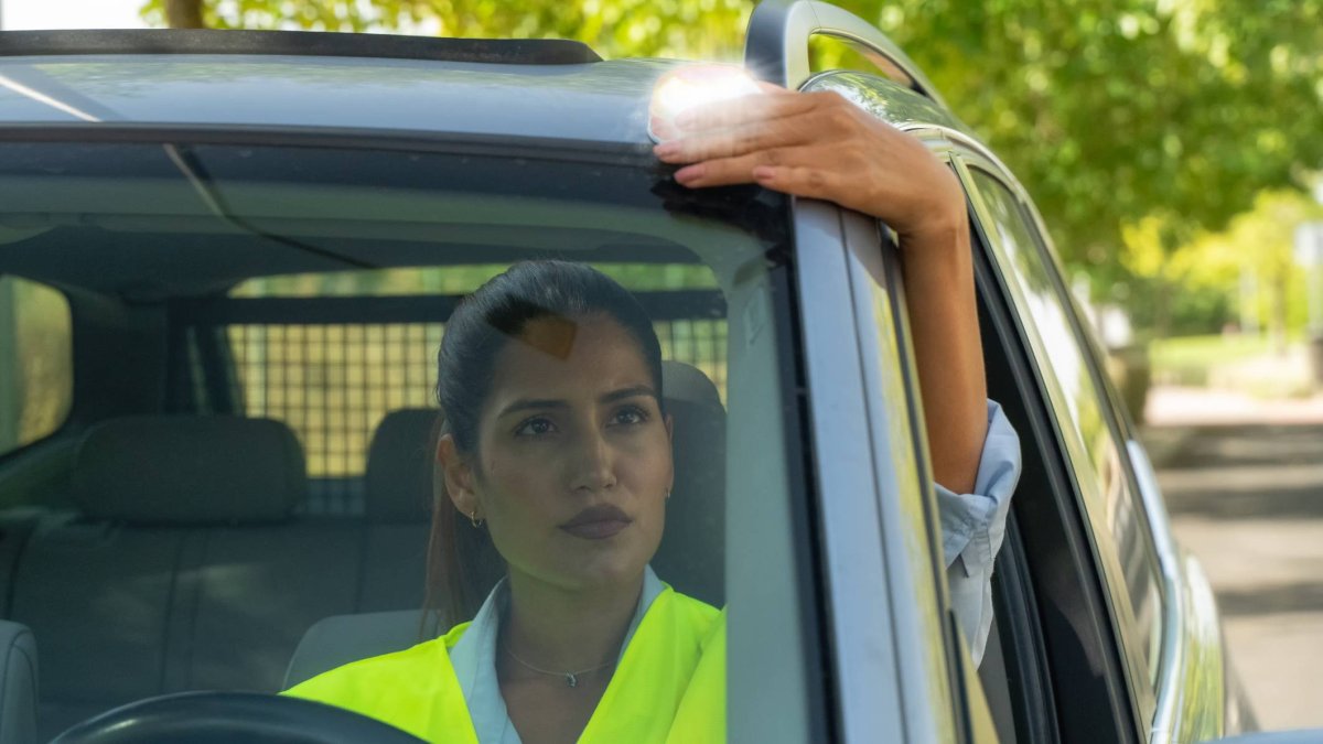 La principal ventaja de la baliza V-16 es permitir la señalización sin necesidad de abandonar el coche, algo que valoran positivamente algunos conductores.