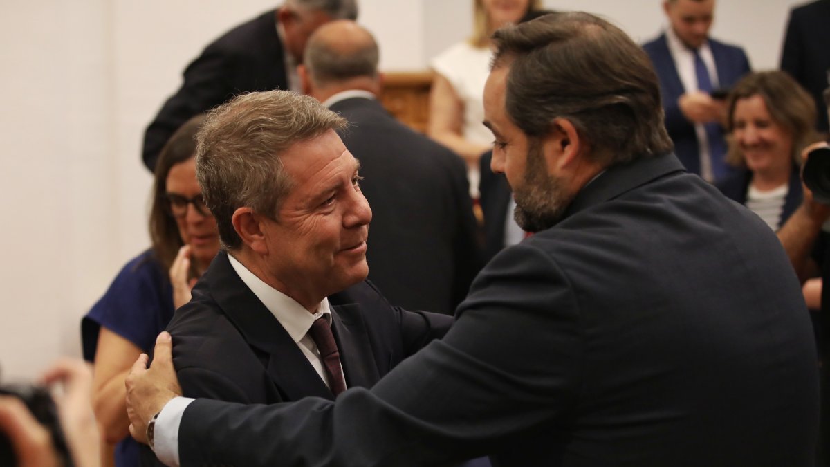 (Foto de ARCHIVO)
El presidente de la Junta de Castilla-La Mancha, Emiliano García-Page, y el presidente del PP de Castilla-La Mancha, Paco Núñez