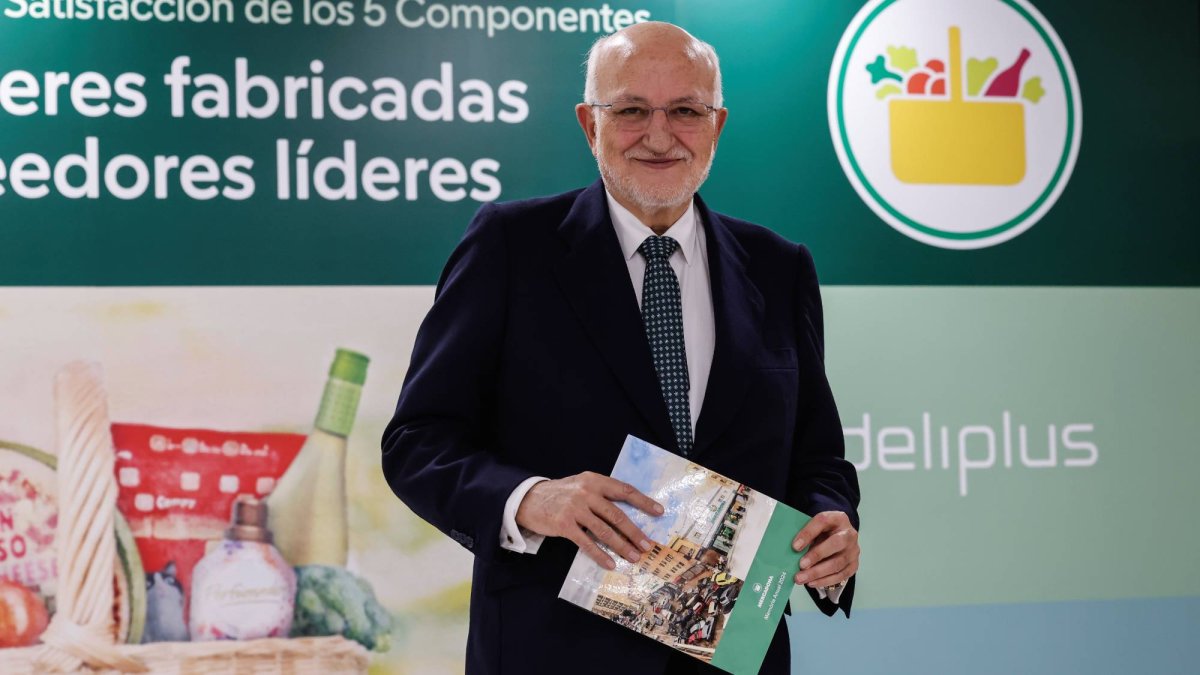 Juan Roig, presidente de Mercadona, revela la política salarial de la compañía en un acto corporativo.