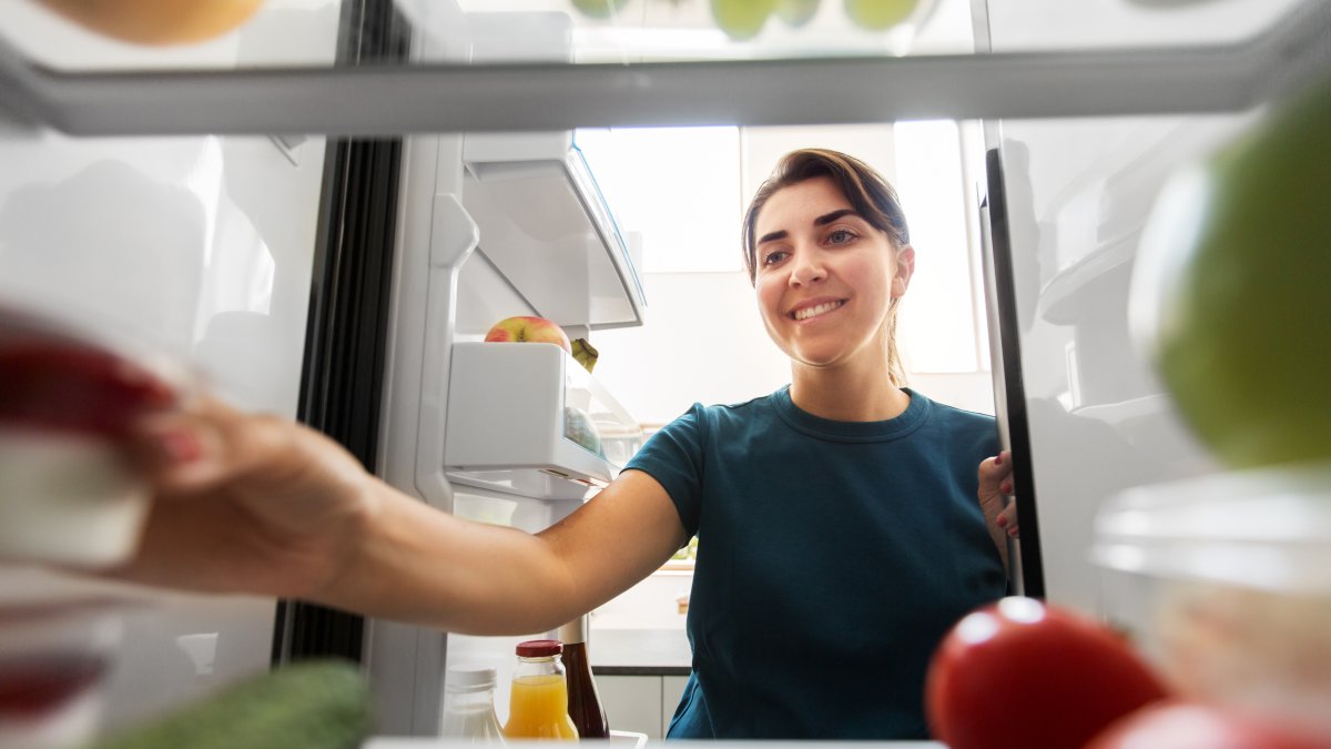 Por qué cada vez más gente mete un tapón de corcho en la nevera