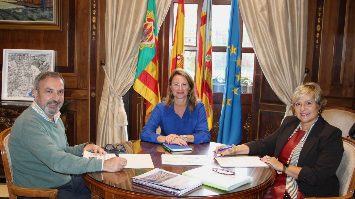Begoña Carrasco, alcaldesa de Castellón, en una reunión del III Plan de Empleo