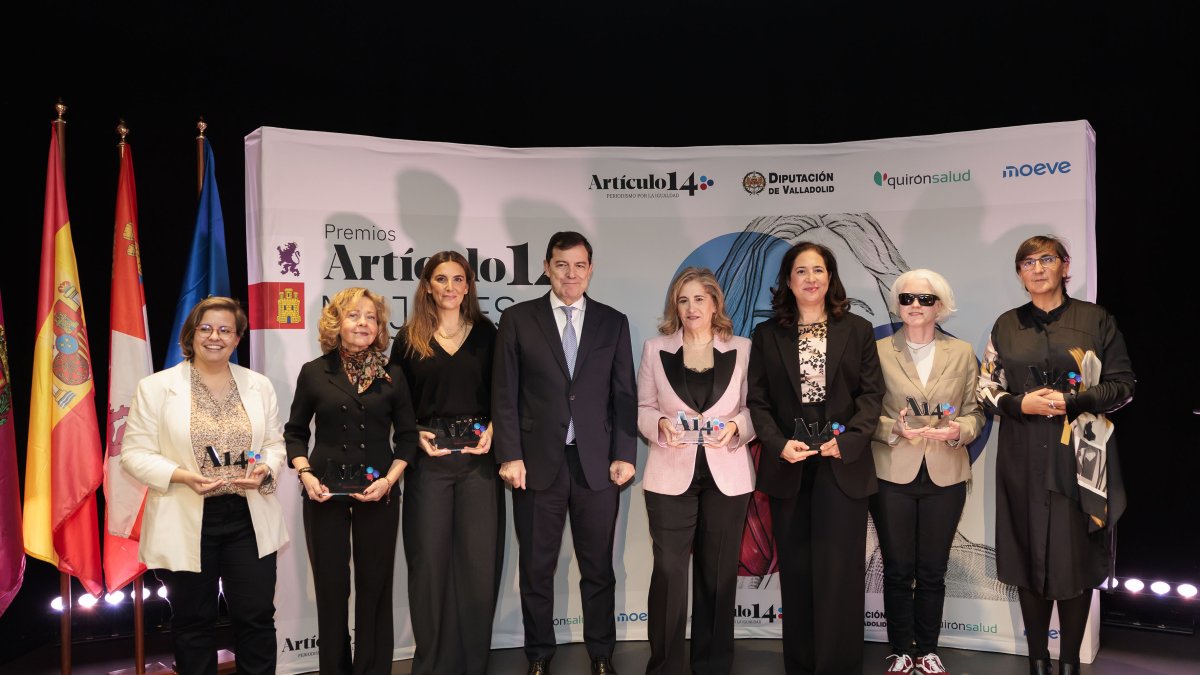 Fernández Mañueco en el acto de entrega de los Premios Mujeres Excelentes de Castilla y León