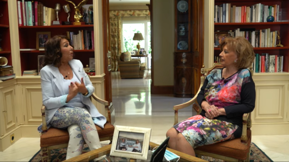 Meli Camacho y Teresa Campos en una de las grabaciones de su programa de Youtube Enredados en la Red.