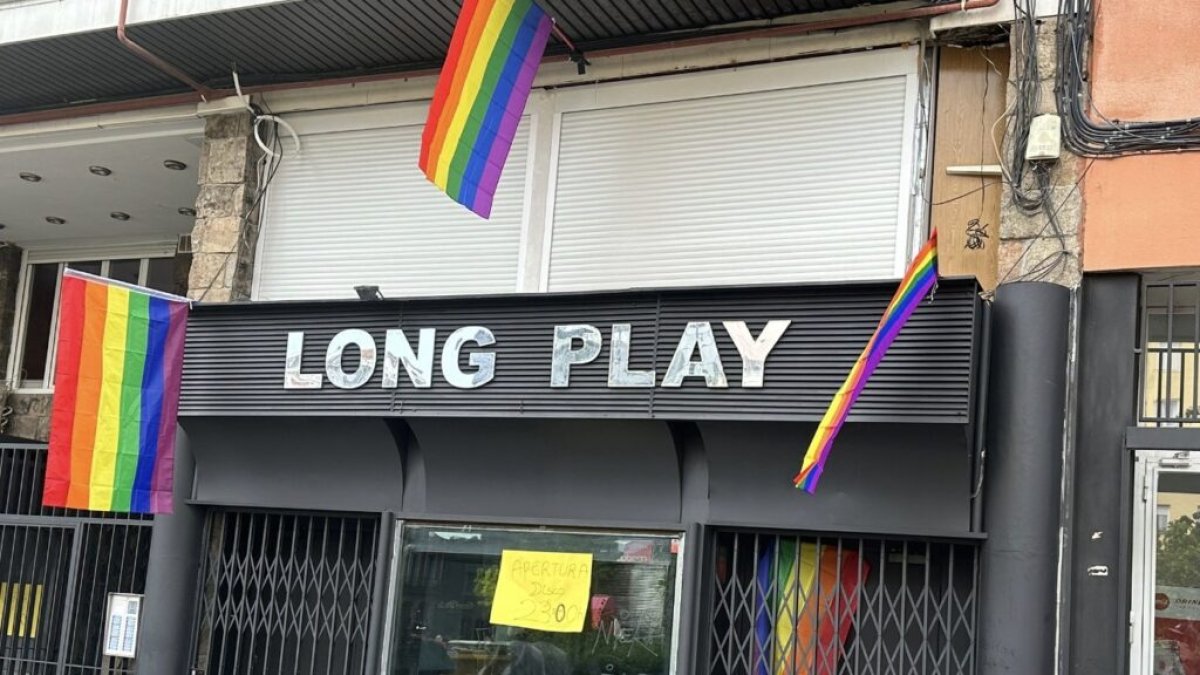 
                De café teatro a insignia del Orgullo: la historia de Long Play y su vuelta a la noche madrileña
             