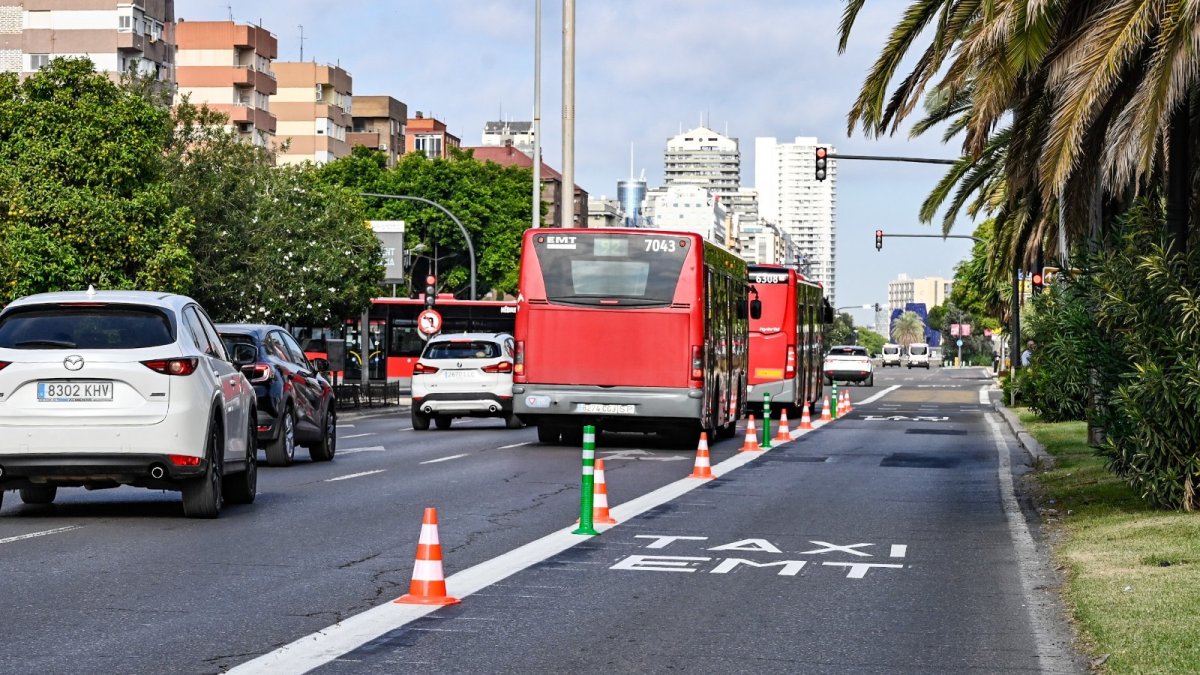 Carril EMT-Taxi exclusivo en Pío XII