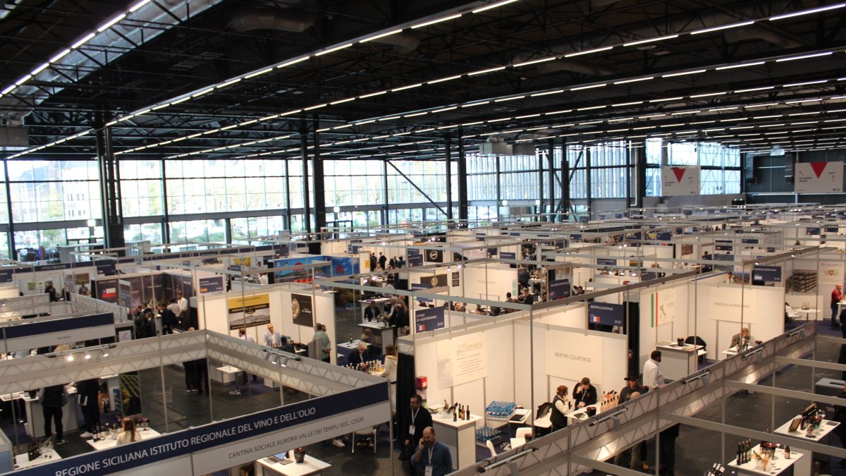 Vista general de la World Bulk Wine Exhibition (WBWE).
REMITIDA / HANDOUT por GABINETE MULTIMEDIA
14/11/2025
