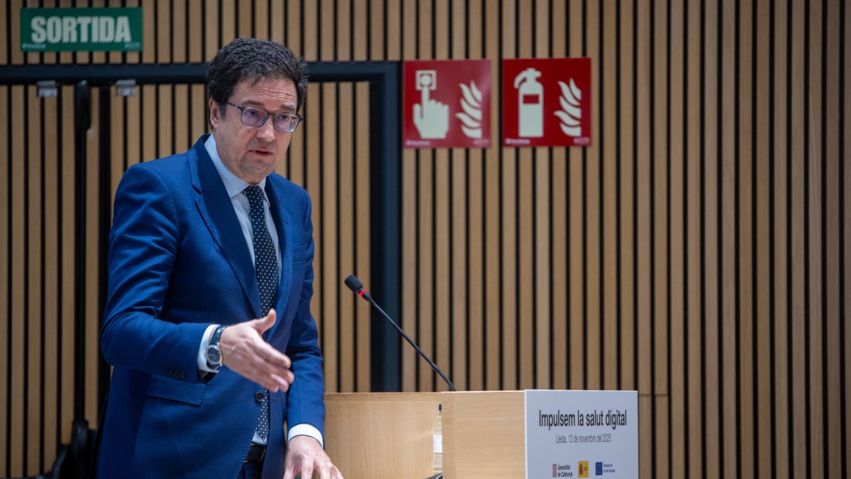 El ministro para la Transformación Digital, Óscar López, durante la inauguración del nuevo edificio de consultas externas del Hospital Arnau de Vilanova 13/11/2025