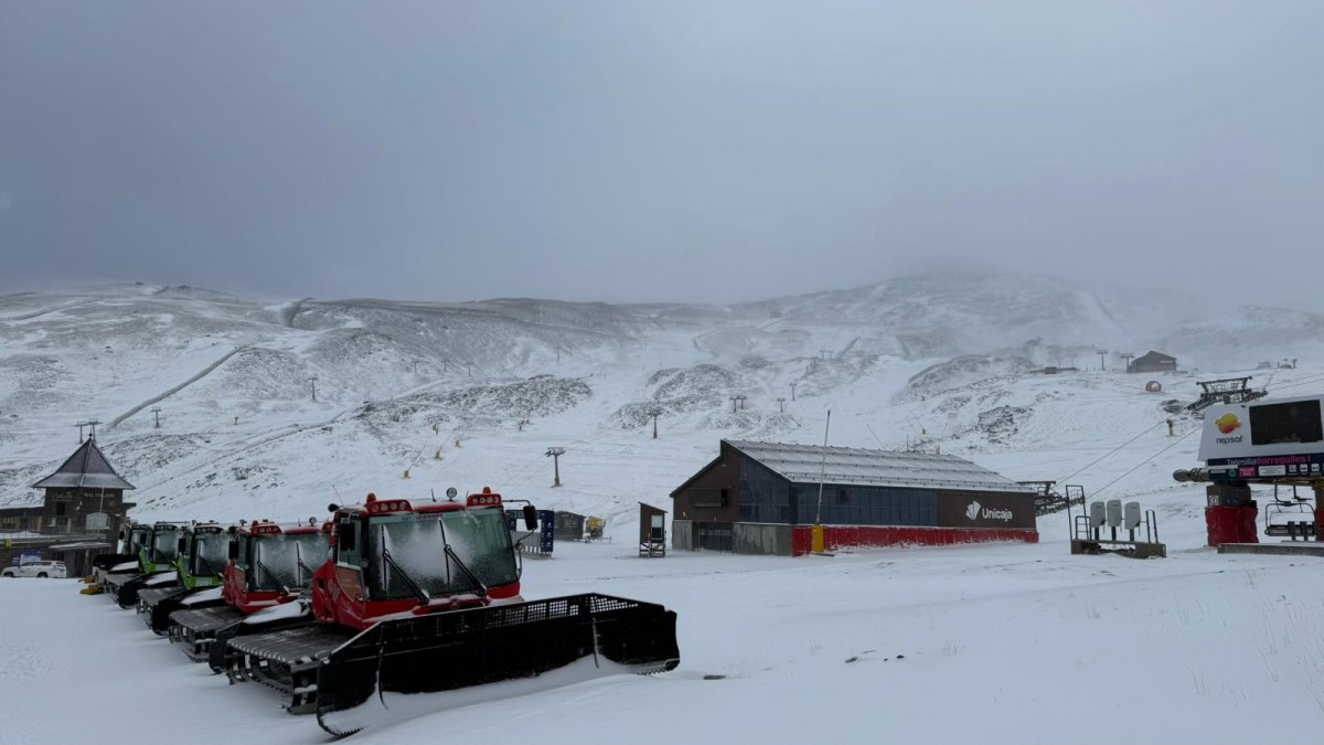 Sierra Nevada tras la nevada de esta madrugada por el paso de la borrasca Claudia..