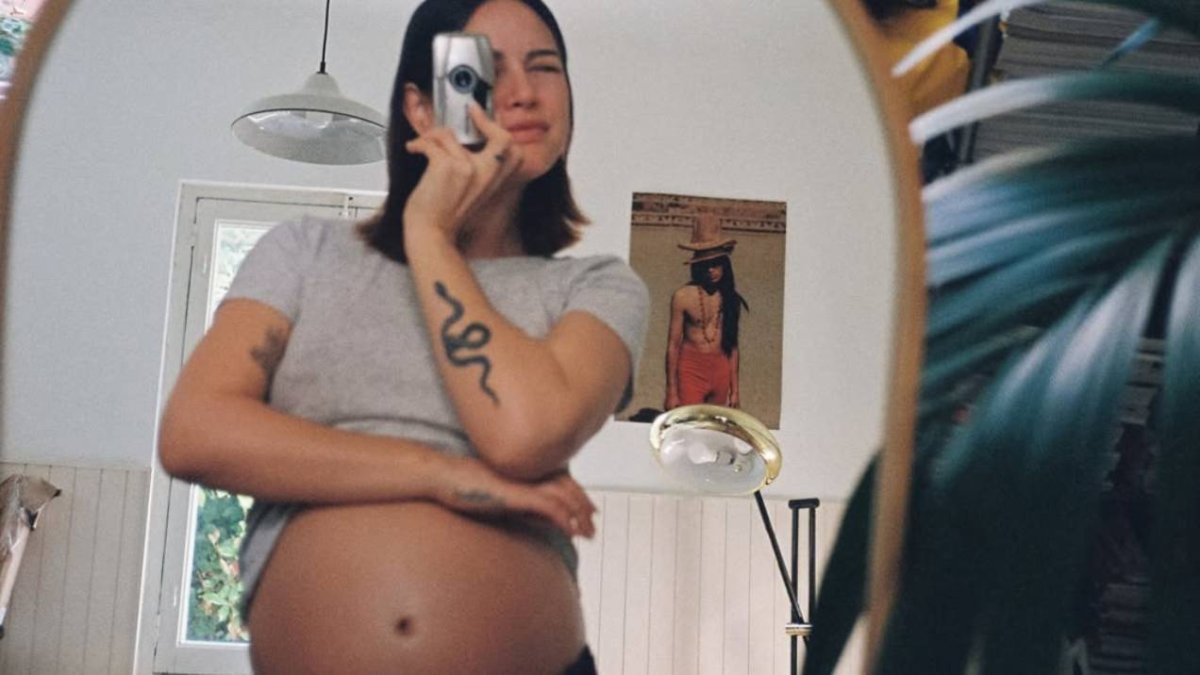 Rocío Aguirre comparte una imagen íntima y poderosa de su embarazo, confirmando la futura paternidad de C. Tangana.