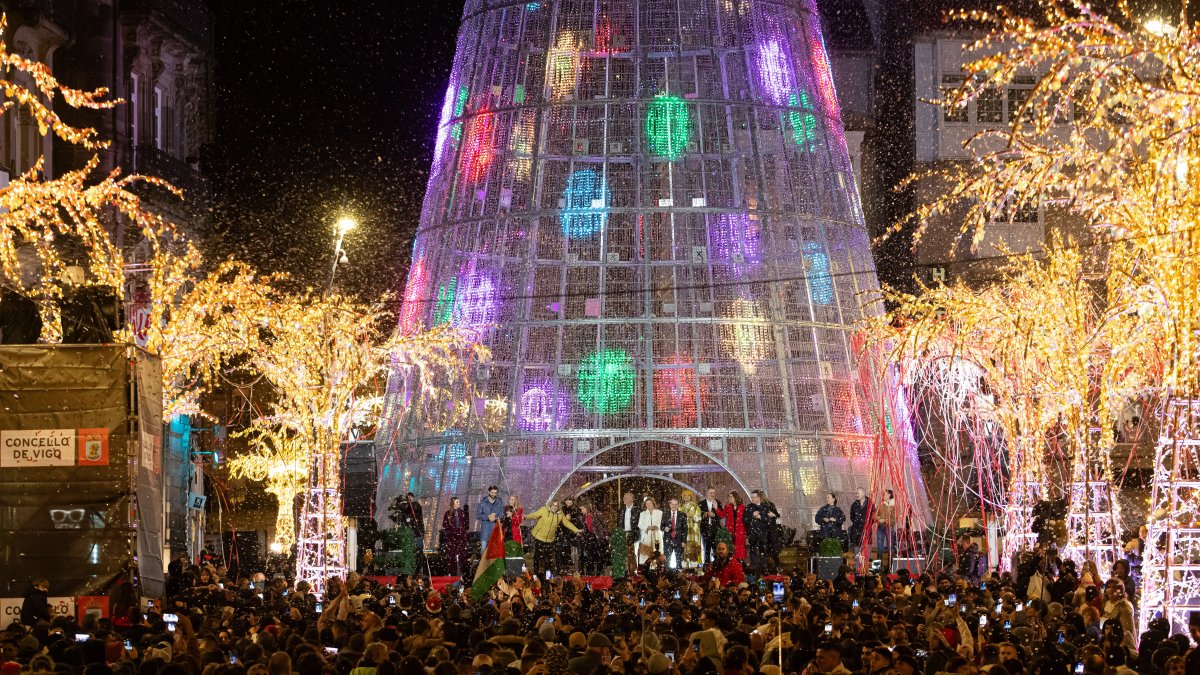 Imagen del encendido de las luces navideñas de Vigo.