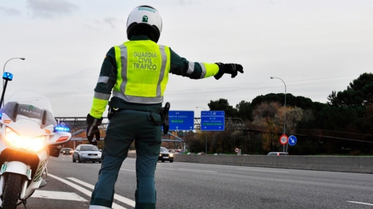 Control de Guardia Civil de Tráfico en la A-7.