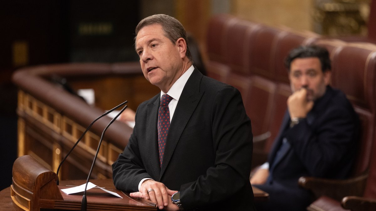 (Foto de ARCHIVO)
El presidente de la Junta de Castilla-La Mancha, Emiliano García Page, durante una sesión plenaria en el Congreso de los Diputados, a 11 de noviembre de 2025, en Madrid (España