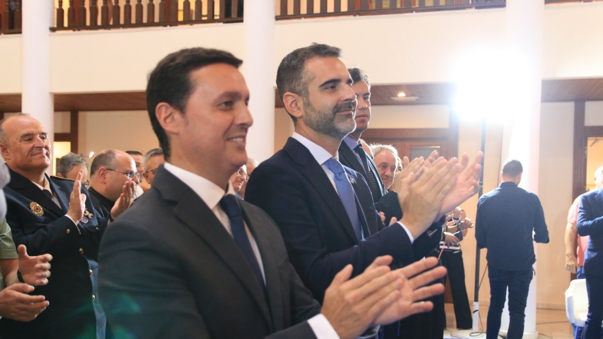 El hasta ahora presidente del PP y de la Diputación de Almería, Javier Aureliano García, junto al consejero de la Junta de Andalucía, Ramón Fernández-Pacheco, en una imagen de archivo.