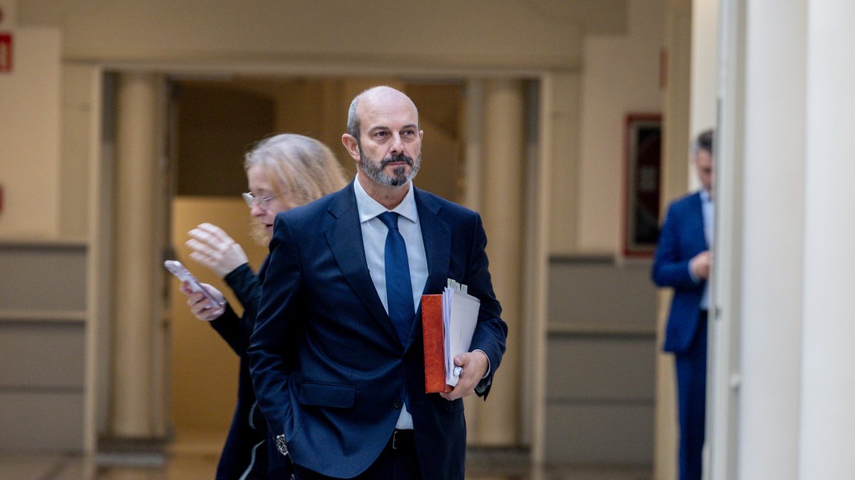 El presidente del Senado, Pedro Rollán, a su llegada a una sesión de control al Gobierno 18/11/2025