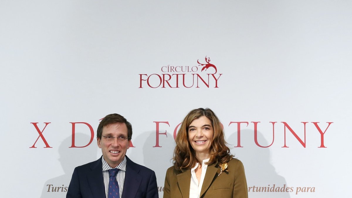 El alcalde de Madrid, José Luis Martínez-Almeida junto a la presidenta del Círculo Fortuny, Alexandra Falcó.
FOTO- Carolina Morales