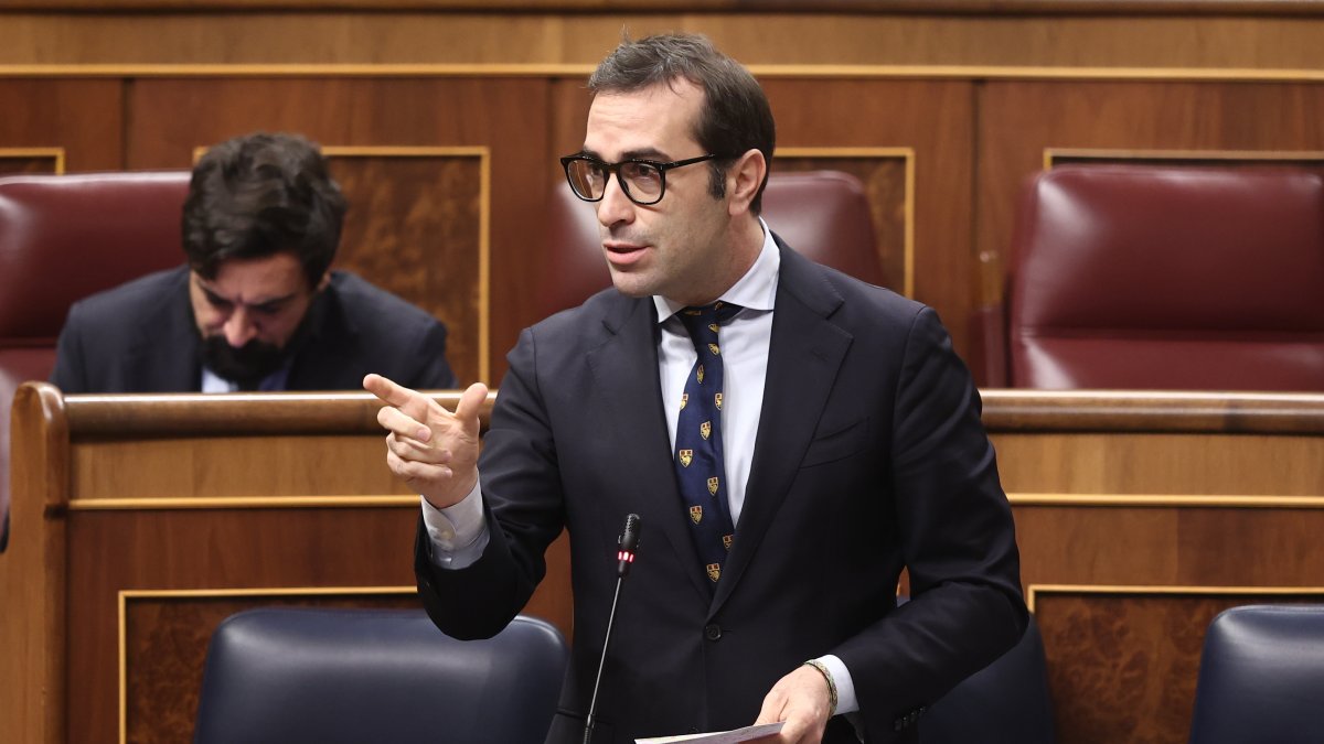 El ministro de Economía, Comercio y Empresa, Carlos Cuerpo, interviene durante una sesión de control al Gobierno.
Eduardo Parra / Europa Press
19/11/2025