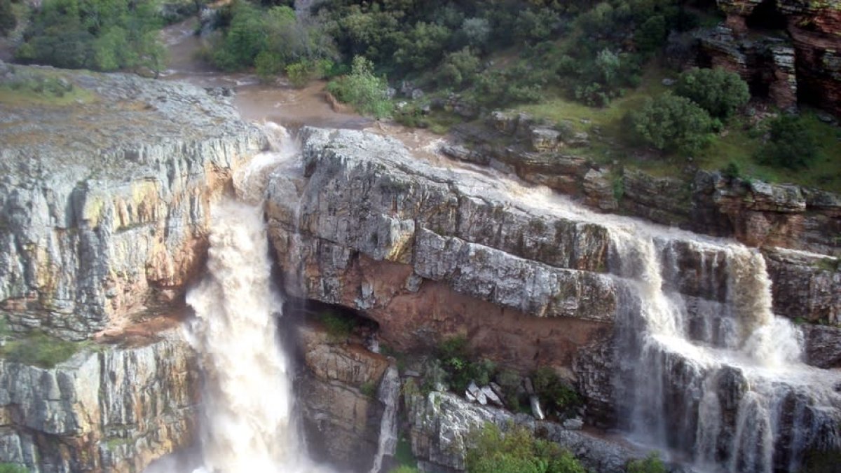 Cascada de la Cimbarra, Aldeaquemada, Jaén.