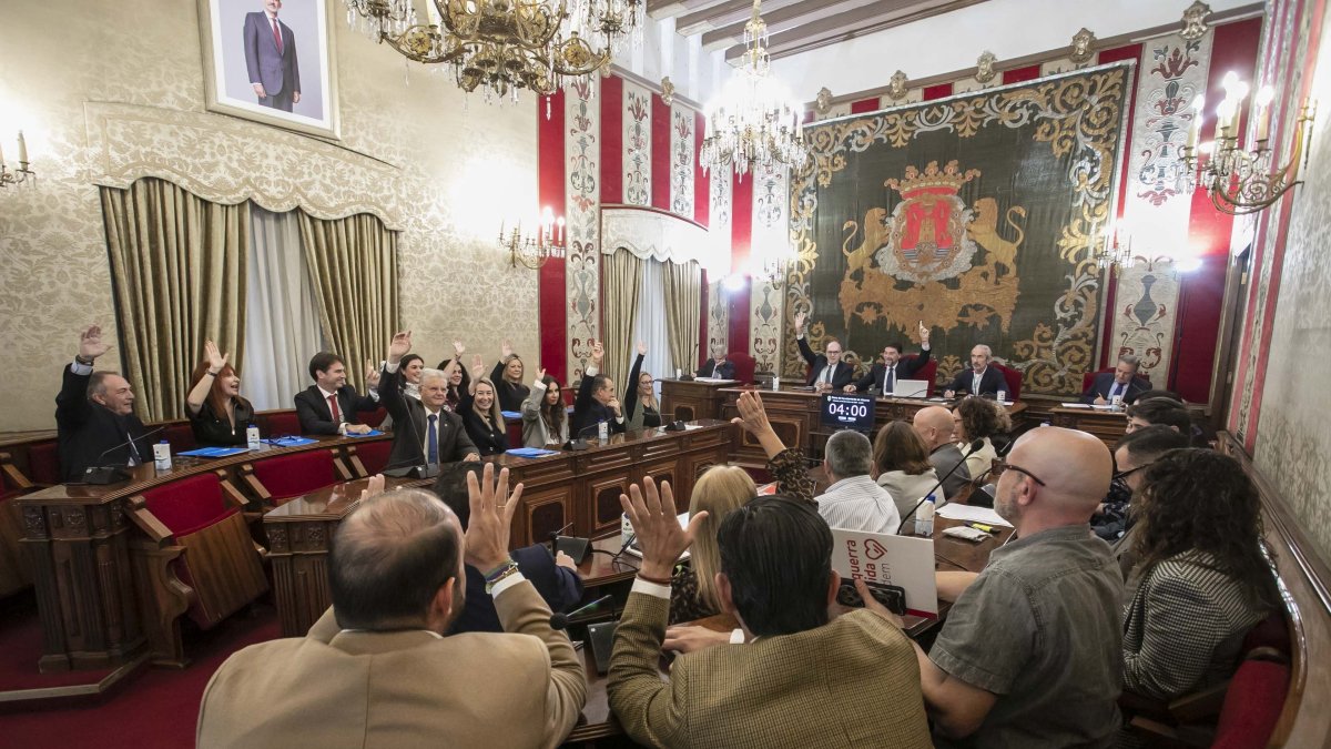 Pleno extraordinario del Ayuntamiento de Alicante.