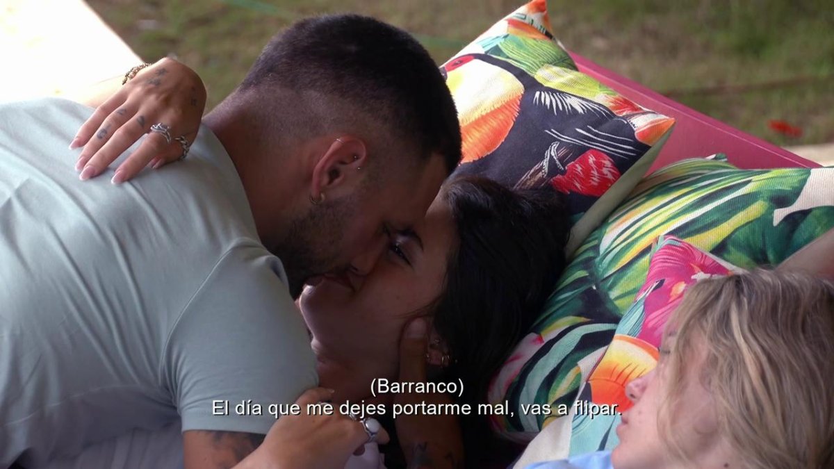 Helena y Barranco continúan acercándose en La Isla de las Tentaciones