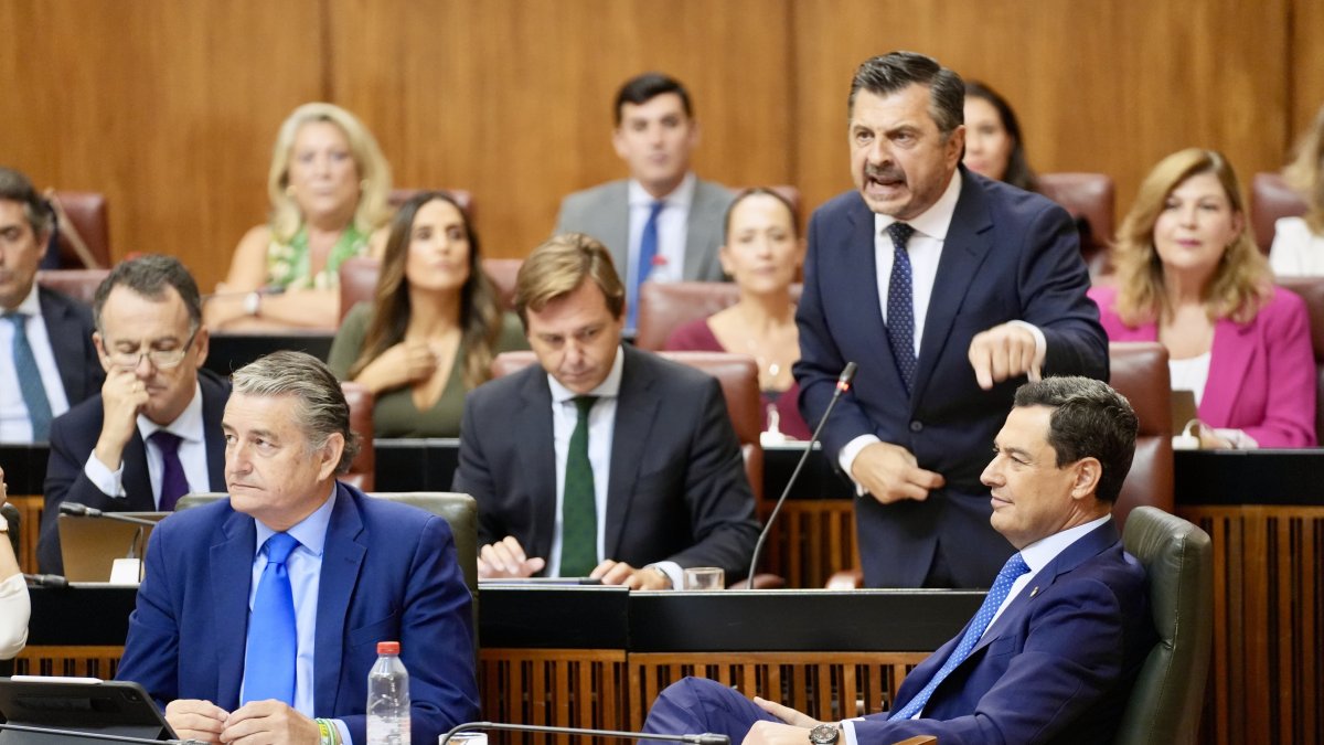 El portavoz del PP-A, Toni Martín, en el último pleno en el Parlamento andaluz.