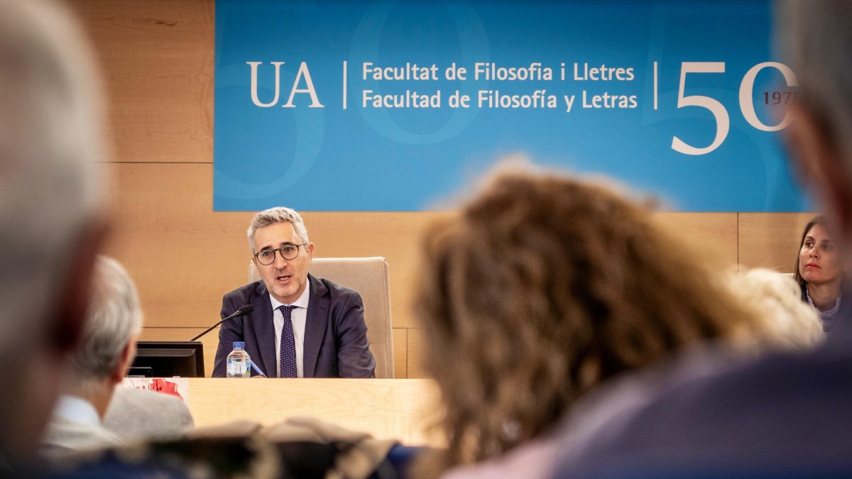 El secretario de Estado de Política Territorial, Arcadi España, este jueves en la Universidad de Alicante.