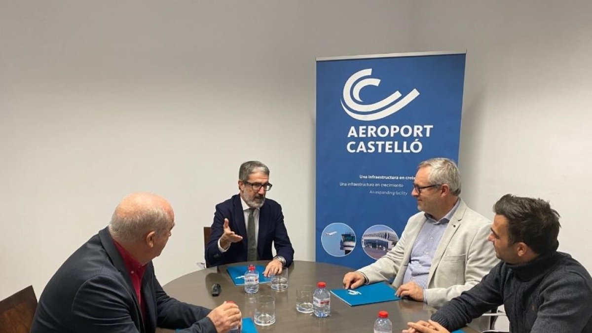 El aeropuerto de Castellón aborda con el sector turístico el lanzamiento de las nuevas rutas.