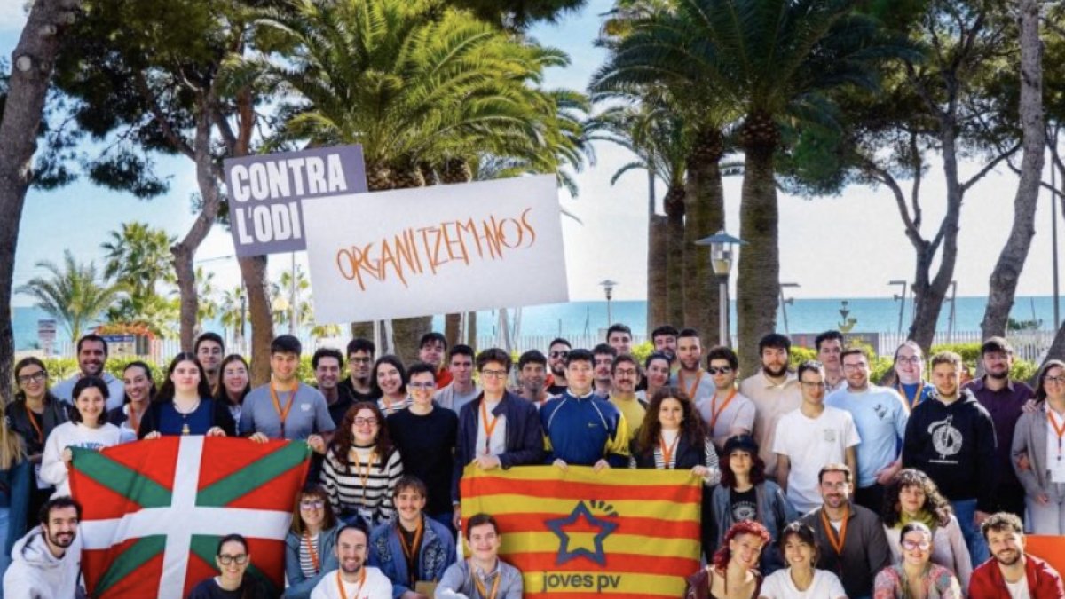 Joves PV, los jóvenes de Compromís, con las juventudes de Bildu