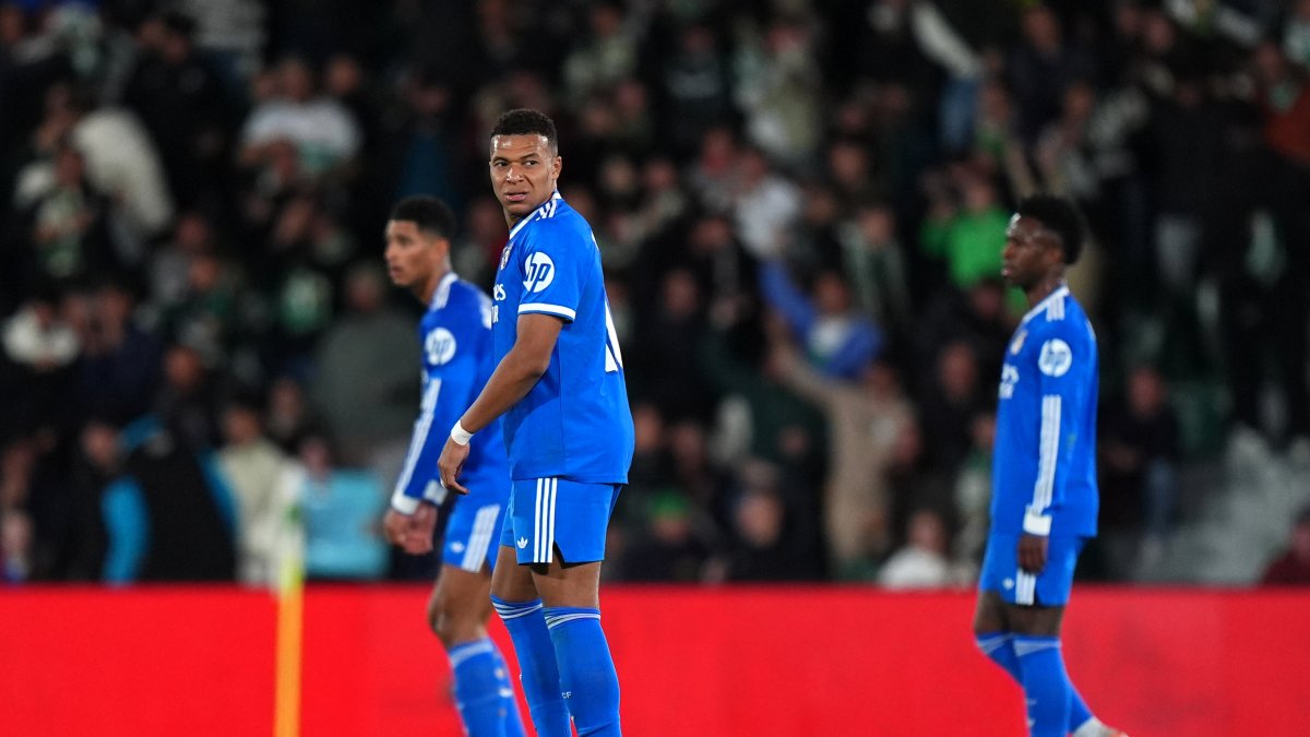 ELCHE, SPAIN - NOVEMBER 23: Kylian Mbappe of Real Madrid reacts during the LaLiga EA Sports match between Elche CF and Real Madrid CF at Estadio Manuel Martinez Valero on November 23, 2025 in Elche, Spain. (Photo by Angel Martinez/Getty Images)