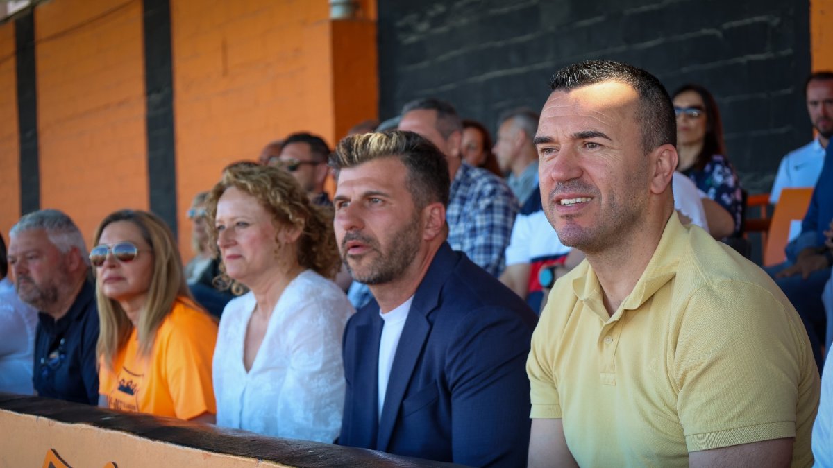 Vicent Mompó, presidente de la Diputació, Amparo folgado, Alcaldesa de Torrent, y Víctor Ventosa, presidente del Torrent CF