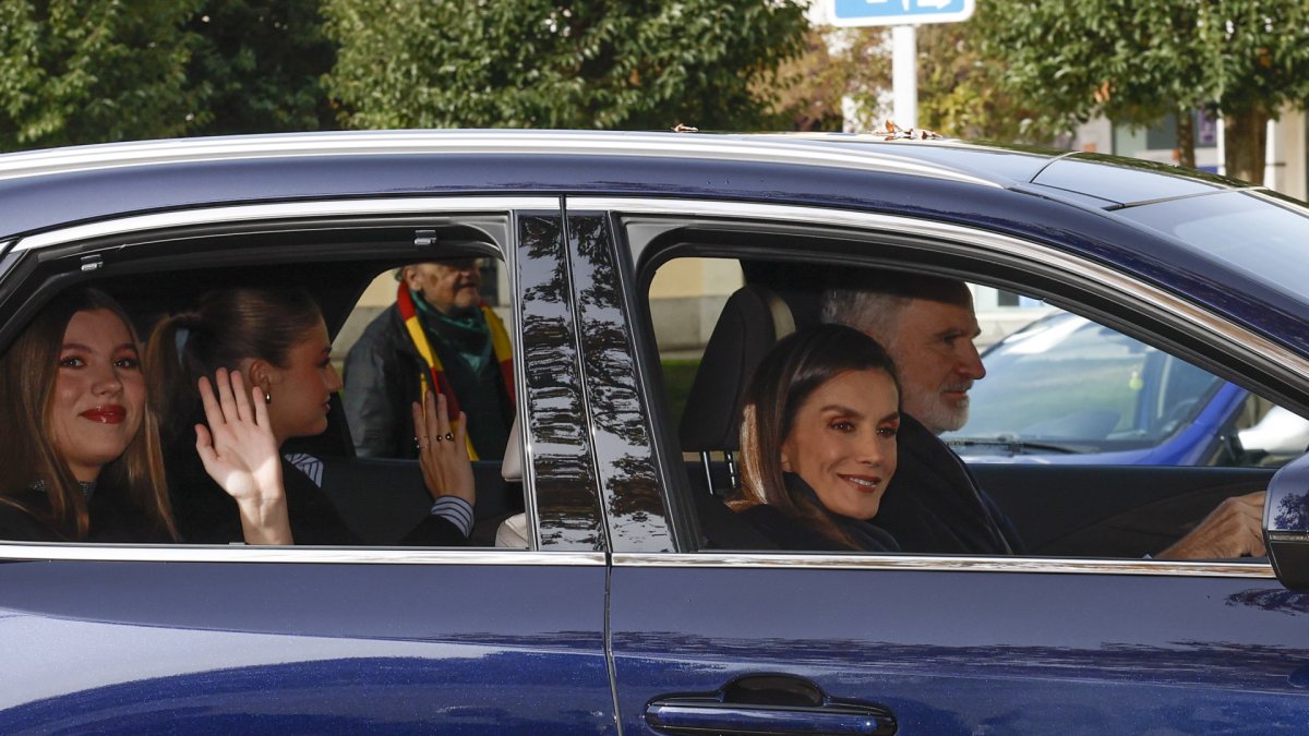 Felipe VI, Letizia, Leonor y Sofia, llegando a El Pardo, este sábado.