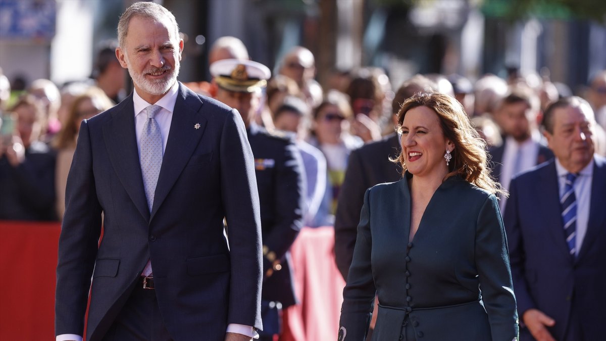 El Rey Felipe VI, y la alcaldesa de Valencia, María José Catalá, llegan a la entrega de la 37ª Edición de los 'Premios Rei Jaume I',
Rober Solsona / Europa Press
25/11/2025