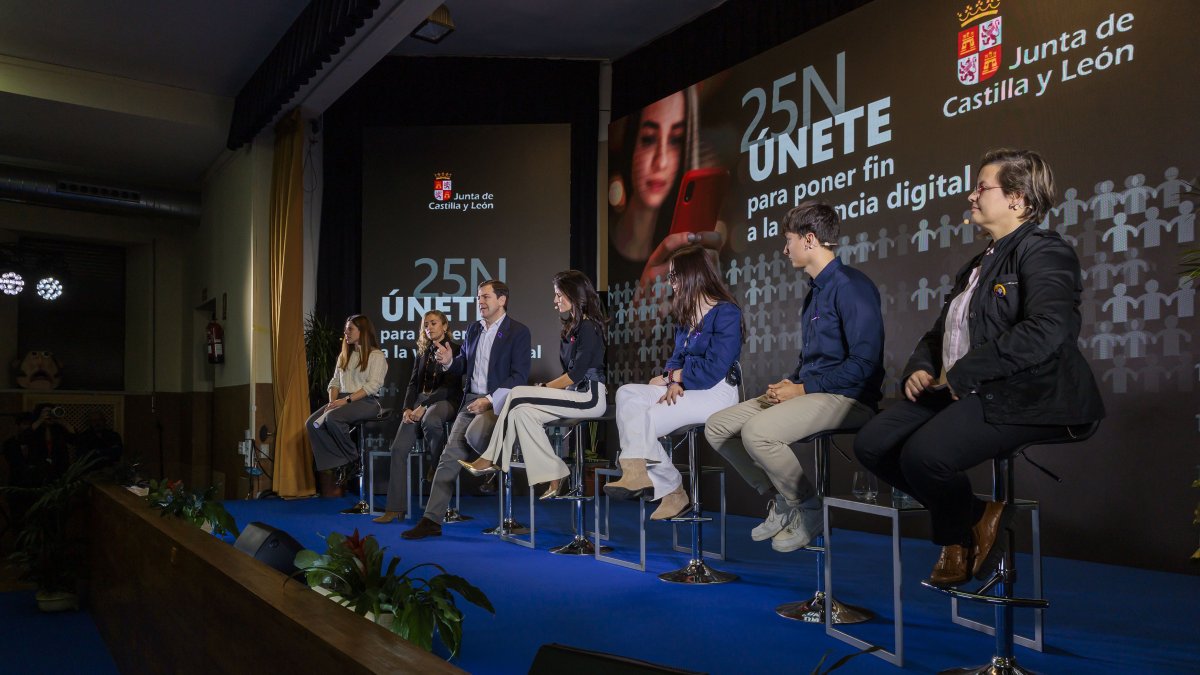 El presidente de Castilla y León, Alfonso Fernández Mañueco, en un acto por el 25N