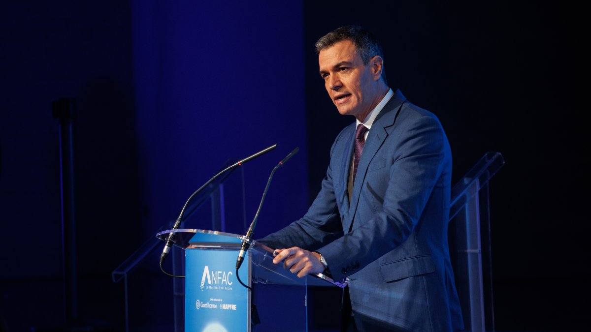 Archivo - El presidente del Gobierno, Pedro Sánchez, durante la clausura de la IV edición del Foro ANFAC ‘Juntos hacia el futuro’, celebrado el pasado febrero.