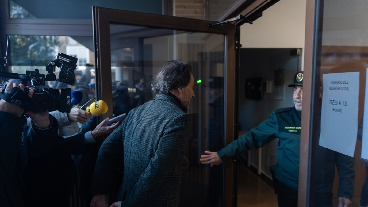 El secretario autonómico del Gabinete del President y Comunicación, José Manuel Cuenca, a su llegada a los juzgados de Catarroja