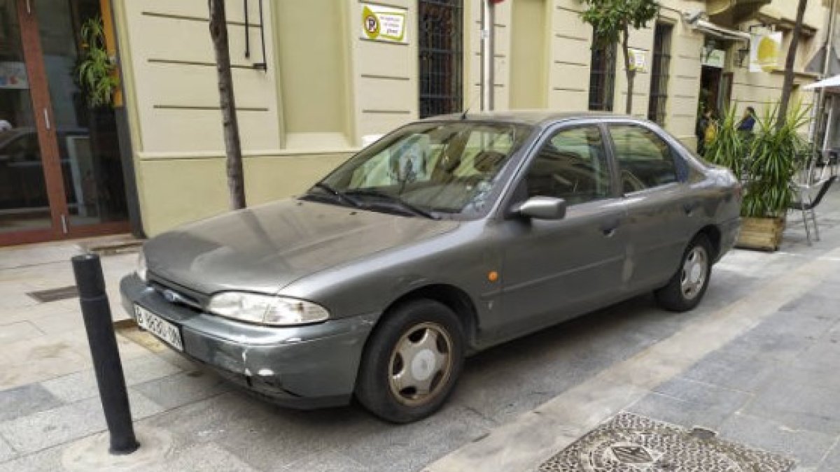 Coche sin etiqueta