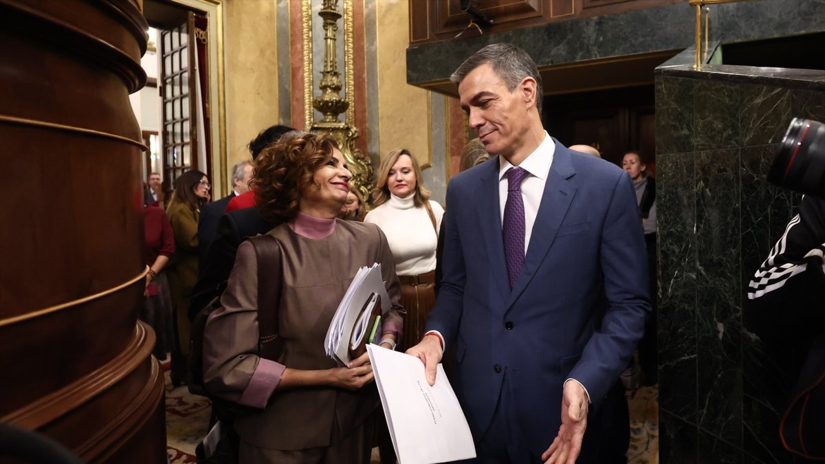 Pedro Sánchez y María Jesús Montero, en el Congreso este 26 de noviembre.