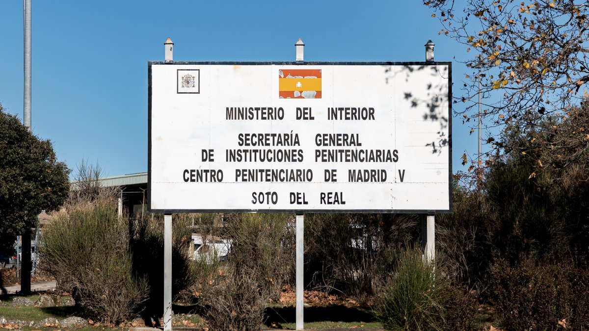Cartel de la prisión de Soto del Real, a 27 de noviembre de 2025, en Soto del Real, Madrid