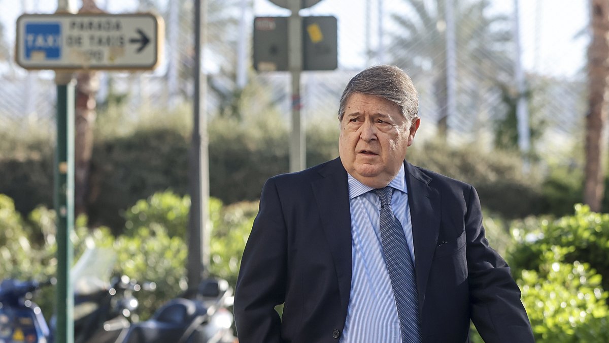 El expresidente de la Generalitat Valenciana, José Luis Olivas, llega a declarar en la causa conocida como caso Erial.