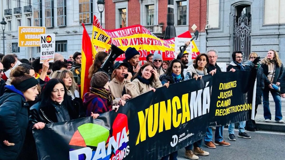 Víctimas de la dana de Unión del Pueblo 29 se manifiestan en Madrid