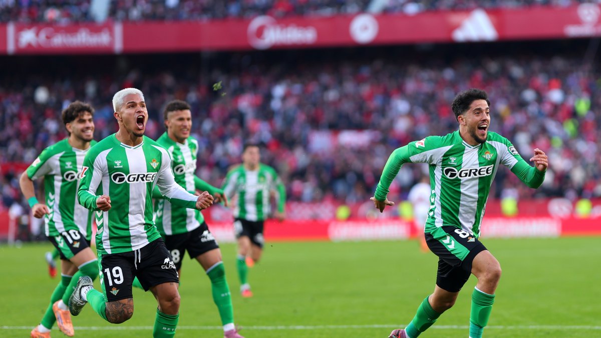 El Betis celebra en el Sánchez Pizjuán