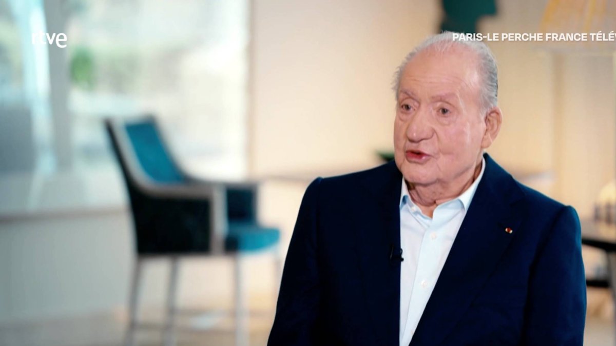 El rey emérito Juan Carlos I, en un momento de la entrevista grabada en Abu Dabi y difundida por RTVE, donde repasa aspectos personales y políticos de su vida.