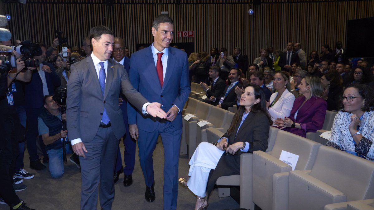 Pedro Sánchez y el lehendakari Imanol Pradales