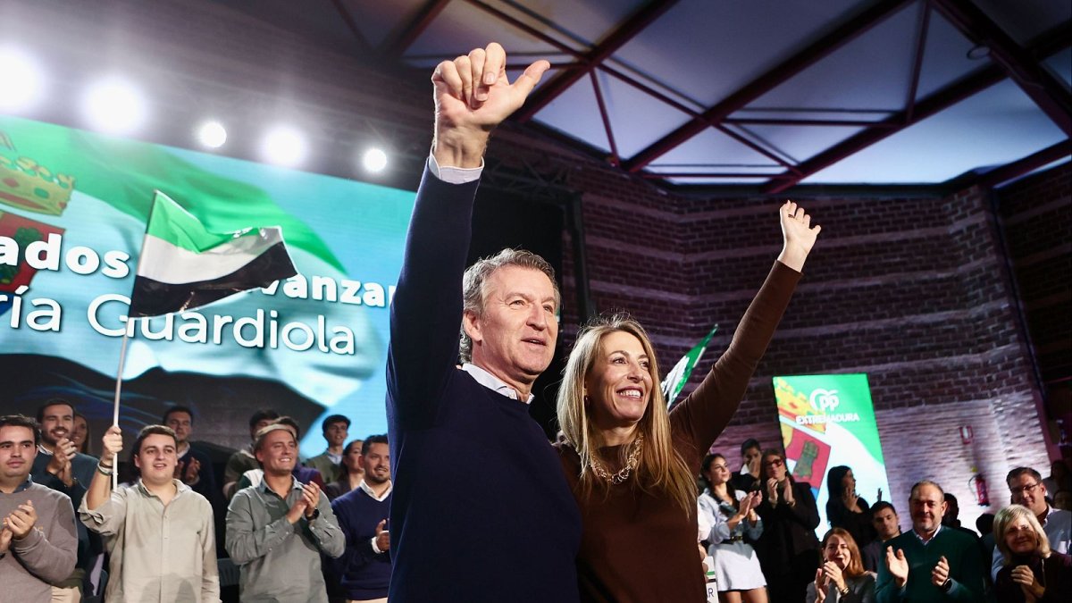 Alberto Núñez Feijóo con María Guardiola en un mitin