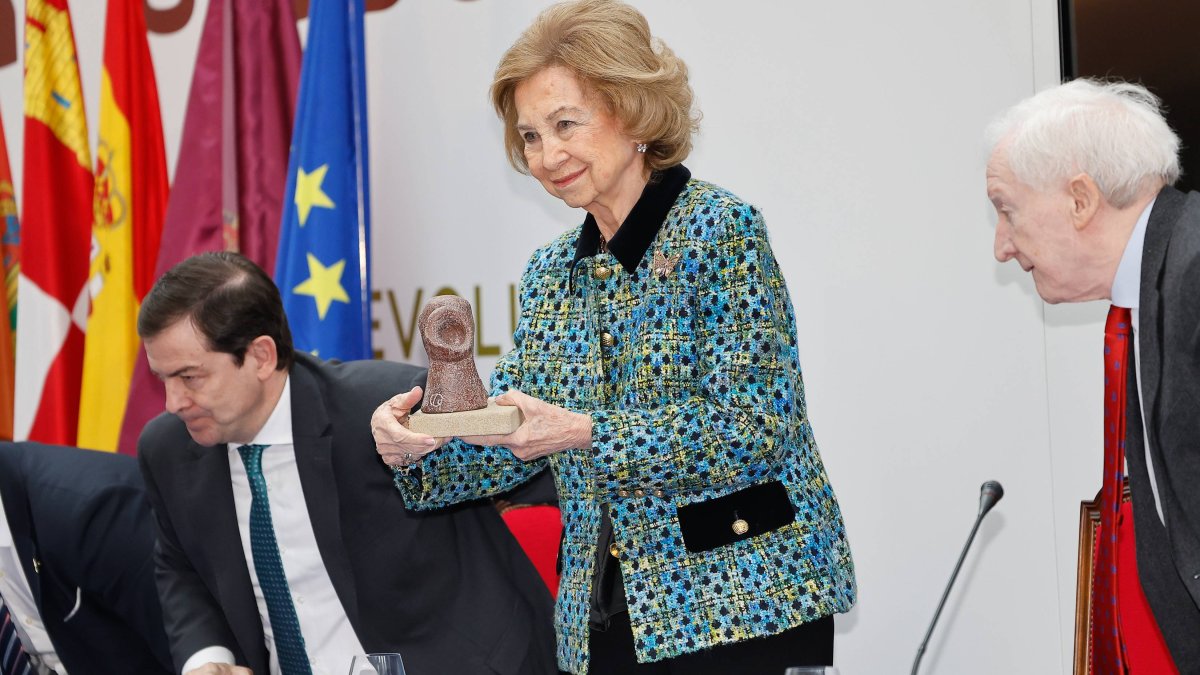 Serenidad, elegancia y compromiso institucional: la Reina Sofía presidió la ceremonia junto a autoridades y científicos