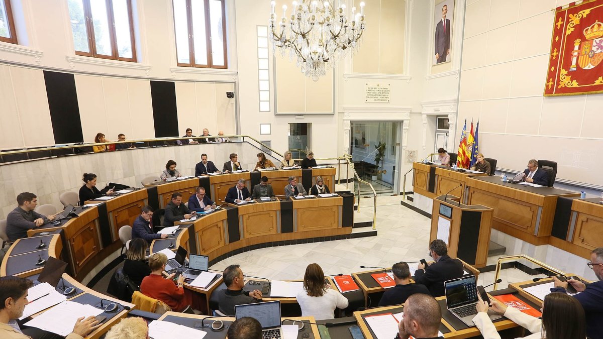 Pleno de la Diputación de Alicante.