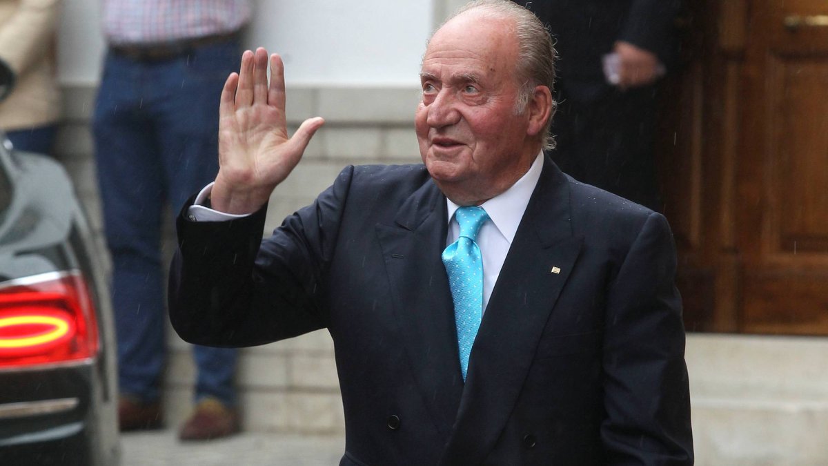 Juan Carlos I, en una de sus contadas apariciones tras su abdicación, mantiene una presencia simbólica mientras sigue apartado de la vida institucional.