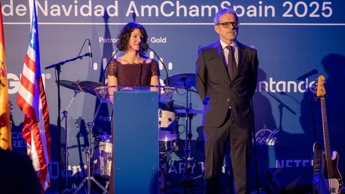 La embajadora en funciones de EEUU en España, Rian Harris, y el presidente de la AmChamSpain, Jaime Malet.
REMITIDA / HANDOUT por AMCHAMSPAIN
04/12/2025